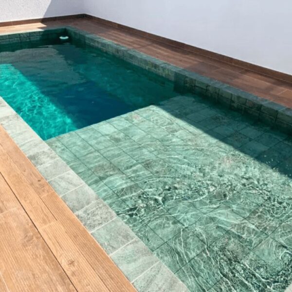 Revestimentos cerâmicos para piscinas.
