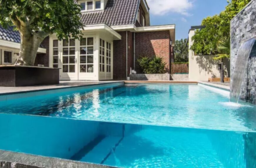 Revestindo sua piscina com pastilhas.