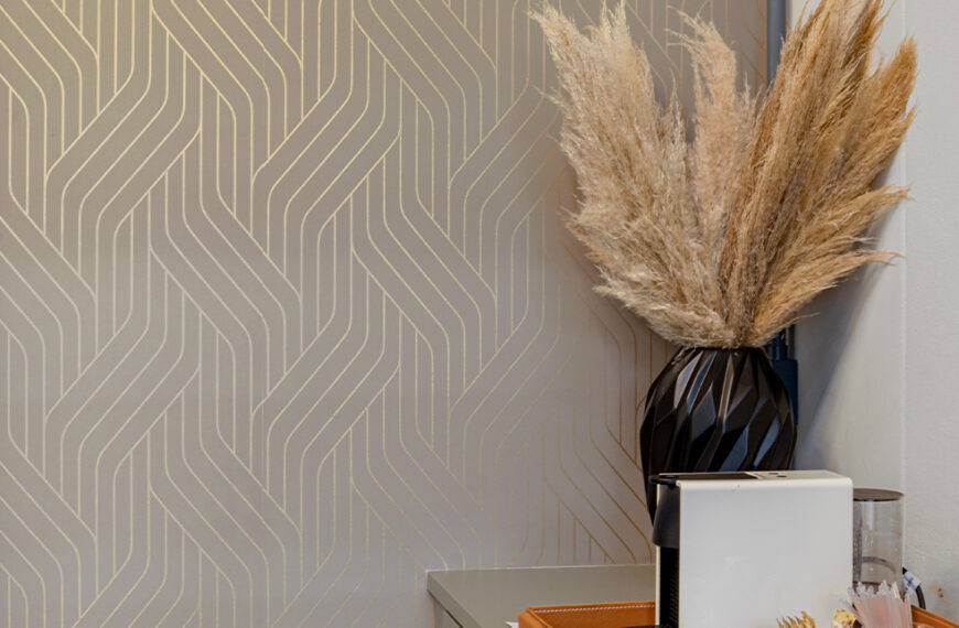 Passo a passo para aplicar papel de parede e outras dicas!