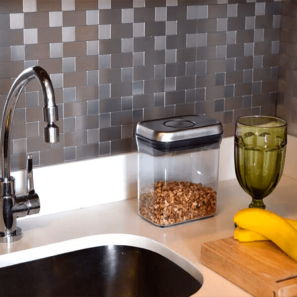 Pastilhas de inox são o revestimento moderno para a sua casa.